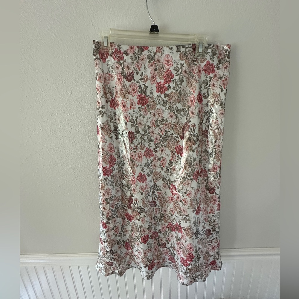 NWOT Wayf White and Pink Floral Skirt SZ: L TO BE DONATED 5/26